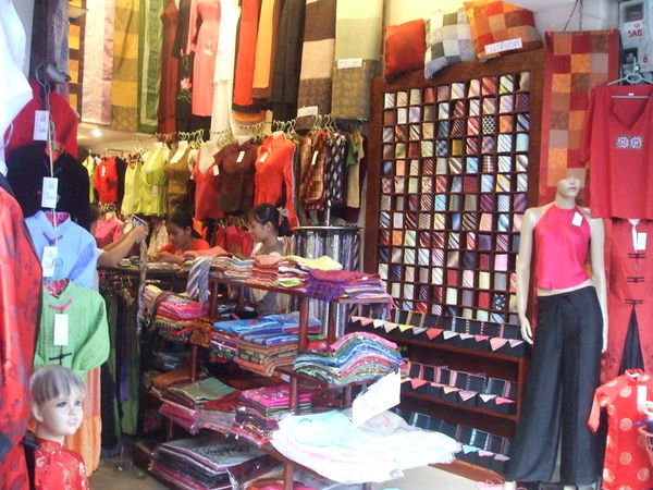 attraction-Shopping in Koh Kong Silk.jpg